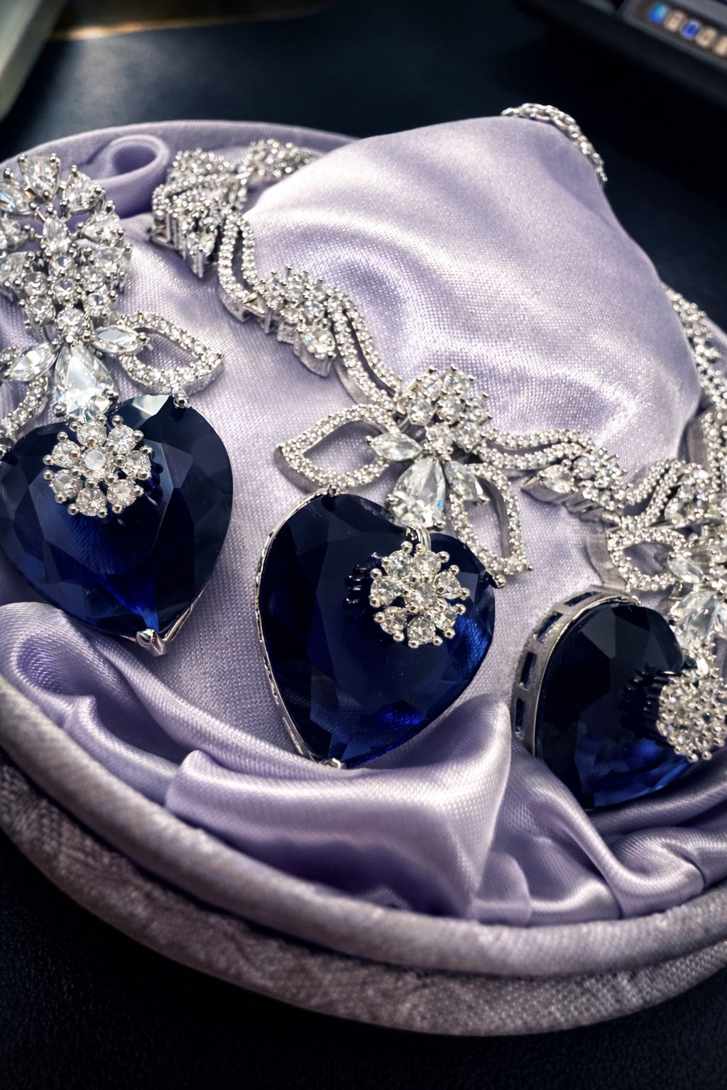 AD heart-shaped Necklace Set with Matching Earrings